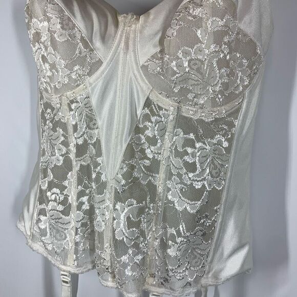 Carnival Style 437 Full Figure Tuxedo Torsolette Bra (White 40DD) there are no s - Picture 8 of 14
